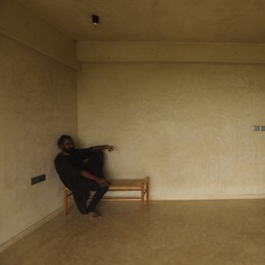 Oxide flooring and lime plaster wrap in a bedroom. 