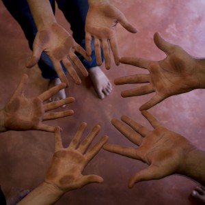 hands shine of buffed clay after playing with smooth clay finish